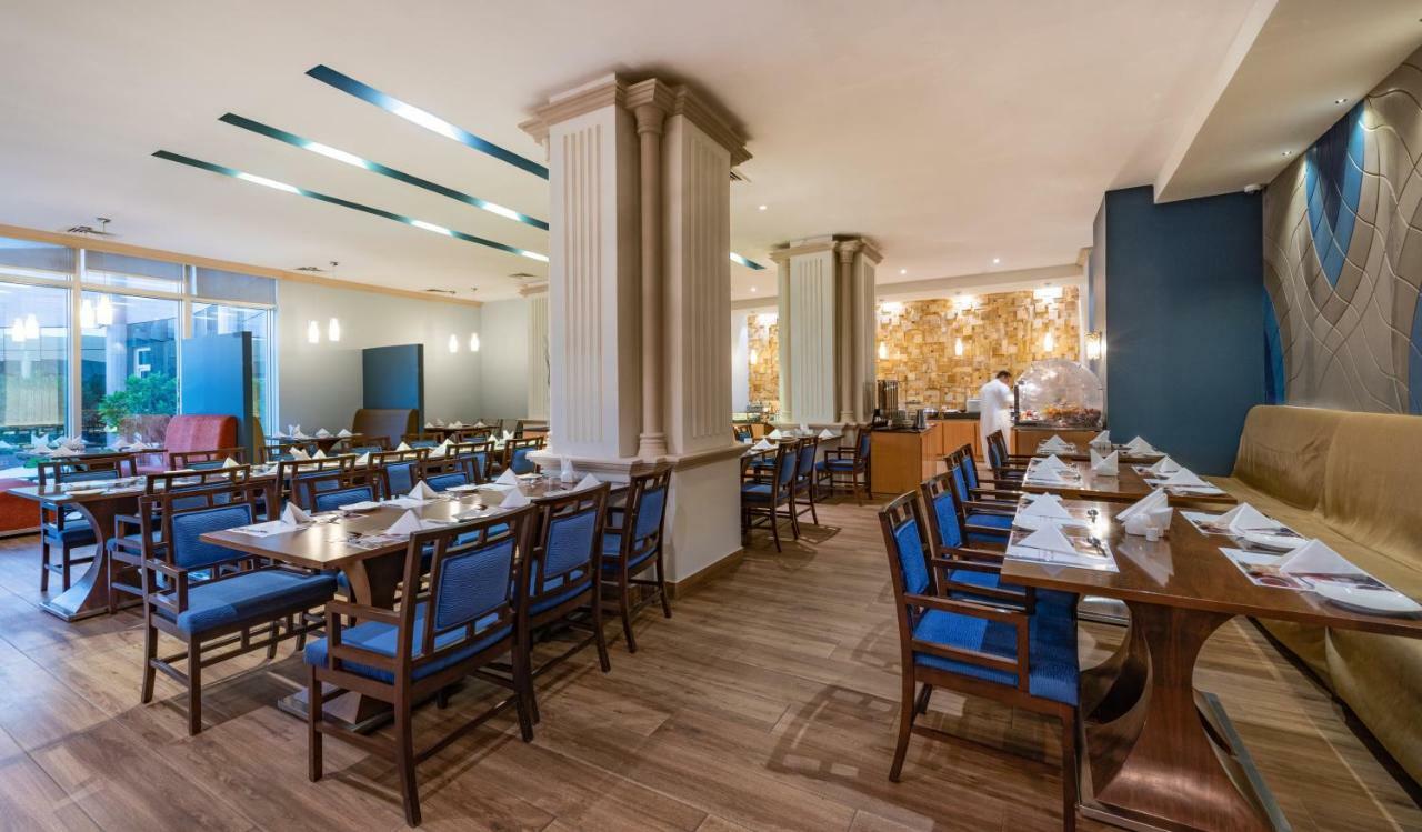 Ramada Hotel & Suites By Wyndham Al Qassim Al Bukayriah Exterior photo The restaurant
