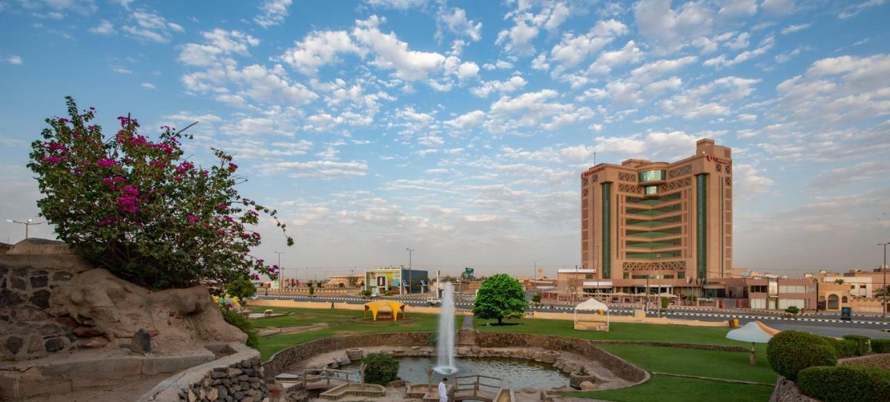 Ramada Hotel & Suites By Wyndham Al Qassim Al Bukayriah Exterior photo Fountain at the University of Hail