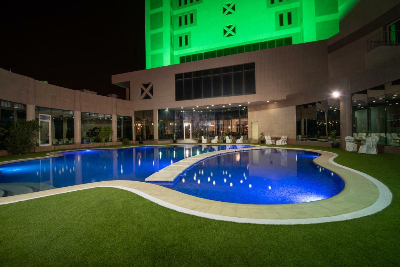 Ramada Hotel & Suites By Wyndham Al Qassim Al Bukayriah Exterior photo The pool at the hotel