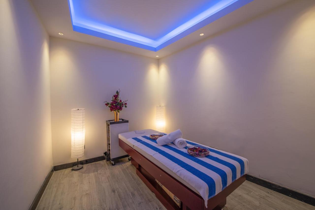 Ramada Hotel & Suites By Wyndham Al Qassim Al Bukayriah Exterior photo A massage bed